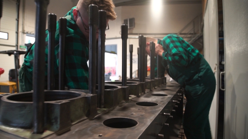 Piękoś z Pekao: drastyczne załamanie polskiej produkcji przemysłowej w kwietniu - GospodarkaMorska.pl