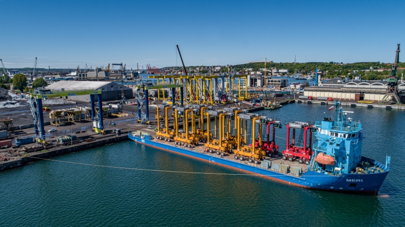 Straddle carriery z Gdyni trafią do europejskich portów (foto, wideo) - GospodarkaMorska.pl