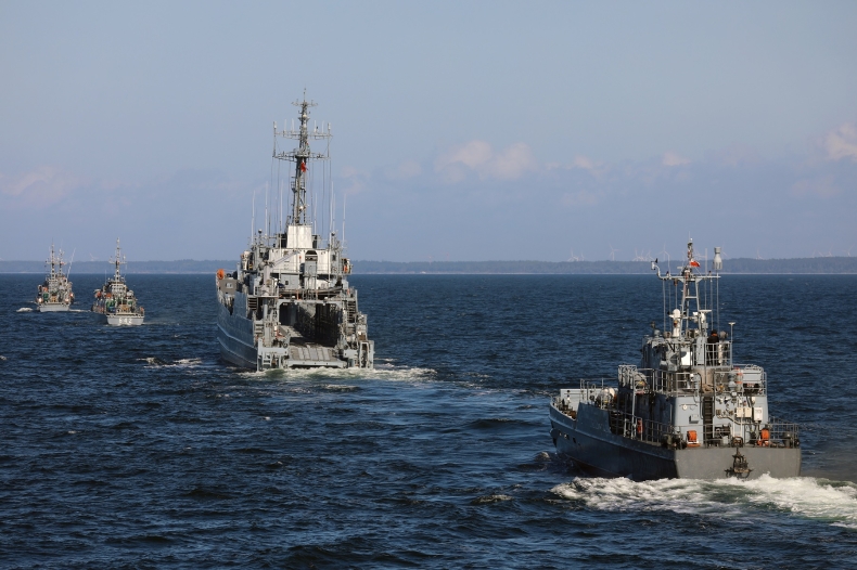 Artyleria, miny i desant, czyli morskie szkolenie sił 8. Flotylli Obrony Wybrzeża - GospodarkaMorska.pl