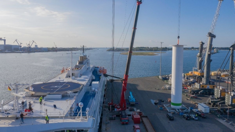 Najnowsza instalacja żagla rotorowego na promie Scandlines ukończona w kilka godzin - GospodarkaMorska.pl