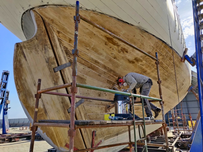 Generał Zaruski po gruntownym remoncie kadłuba. Flagowa jednostka Gdańska rozpoczyna opóźniony sezon (wideo) - GospodarkaMorska.pl