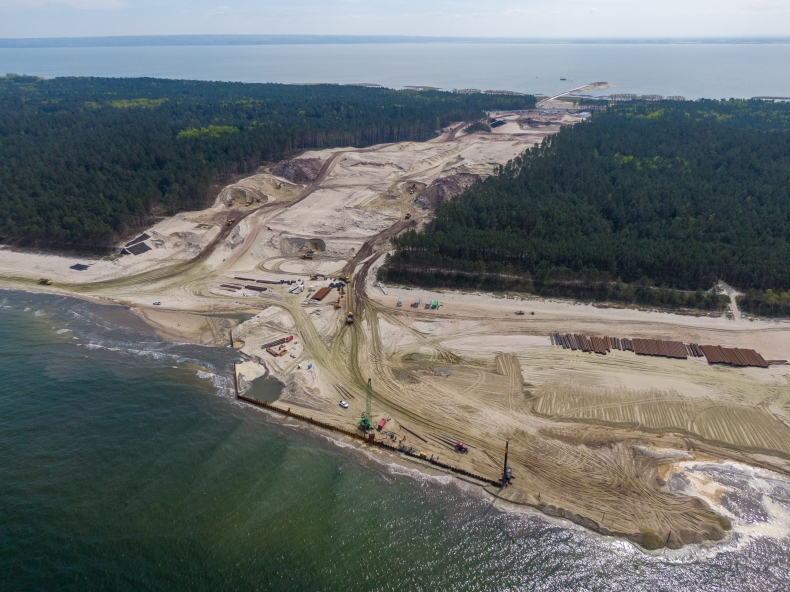 Gróbarczyk: opowieści, że wielkie kontenerowce wpłyną nad Zalew Wiślany są bzdurą - GospodarkaMorska.pl