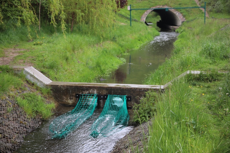 Gdańskie Wody testują siatki wyłapujące odpady z wody - GospodarkaMorska.pl