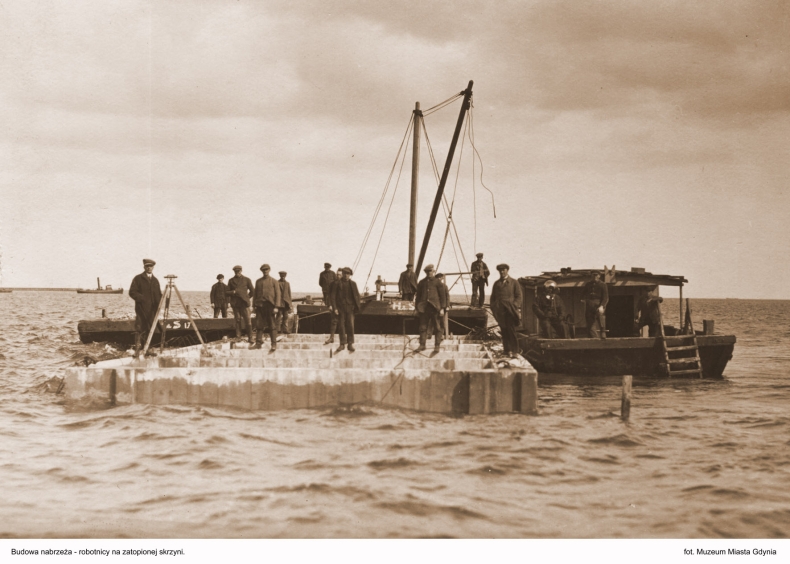 Dokładnie 99 lat temu rozpoczęły się pierwsze prace budowlane w Porcie Gdynia (foto) - GospodarkaMorska.pl