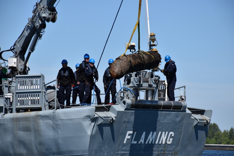 Torpedy przy porcie Hel - GospodarkaMorska.pl