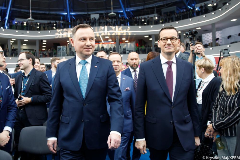 Morawiecki: Polska będzie miała najmniejszy spadek PKB ze wszystkich krajów UE - GospodarkaMorska.pl