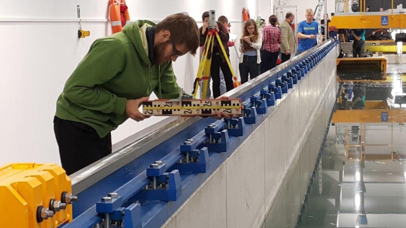 Pierwsze zajęcia na basenie modelowym Politechniki Gdańskiej - GospodarkaMorska.pl