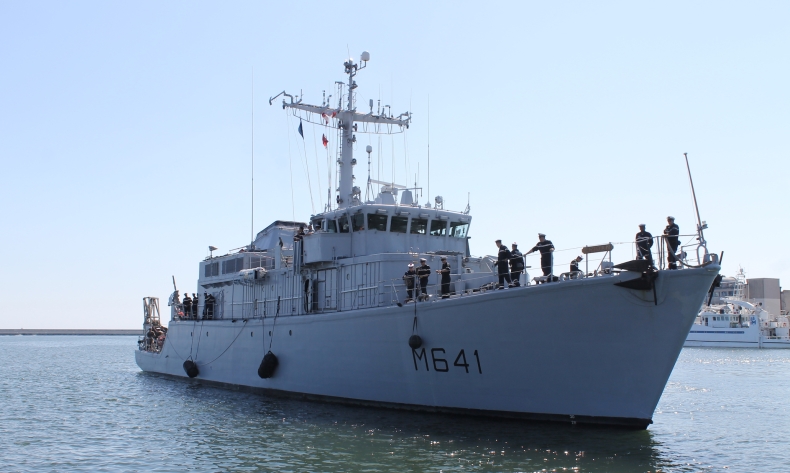 Francuski niszczyciel min opuścił Stocznię Remontową Nauta - GospodarkaMorska.pl