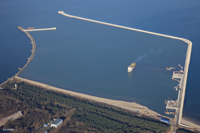 Falochron wschodni w Świnoujściu - GospodarkaMorska.pl