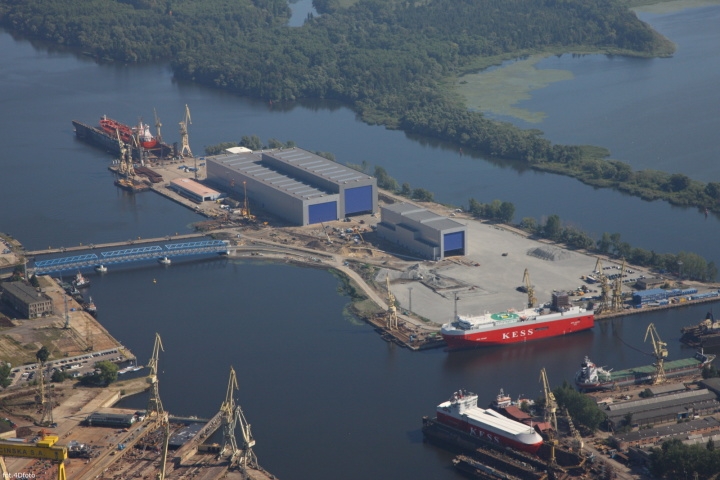 Gigantyczna suwnica w drodze do Bilfinger Mars Offshore - GospodarkaMorska.pl