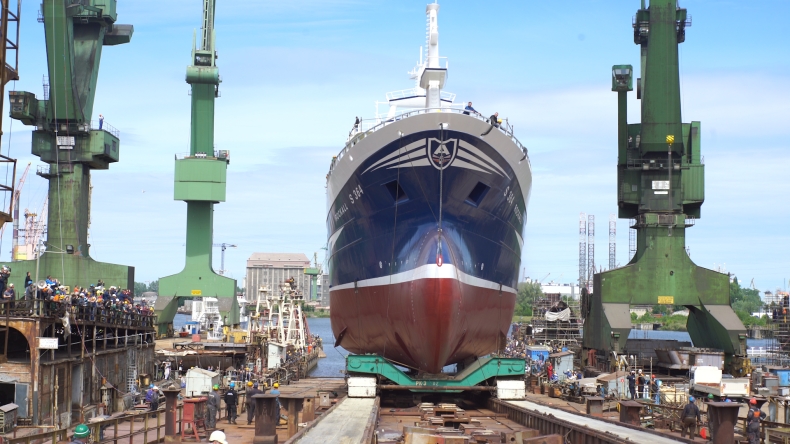 Wodowanie trawlera rybackiego Rockall w SR Nauta - GospodarkaMorska.pl