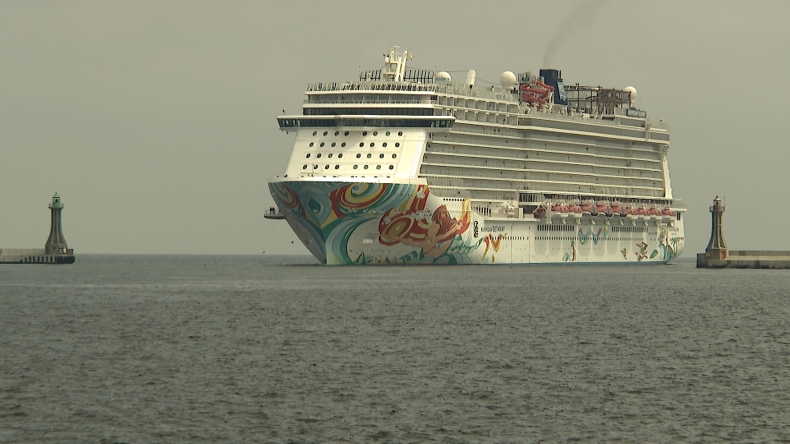 Norwegian Getaway w Gdyni. To najdłuższy wycieczkowiec w historii polskich portów - GospodarkaMorska.pl