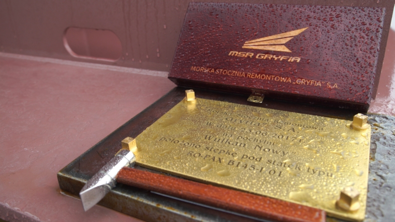 Położenie stępki pod budowę promu dla PŻB - GospodarkaMorska.pl