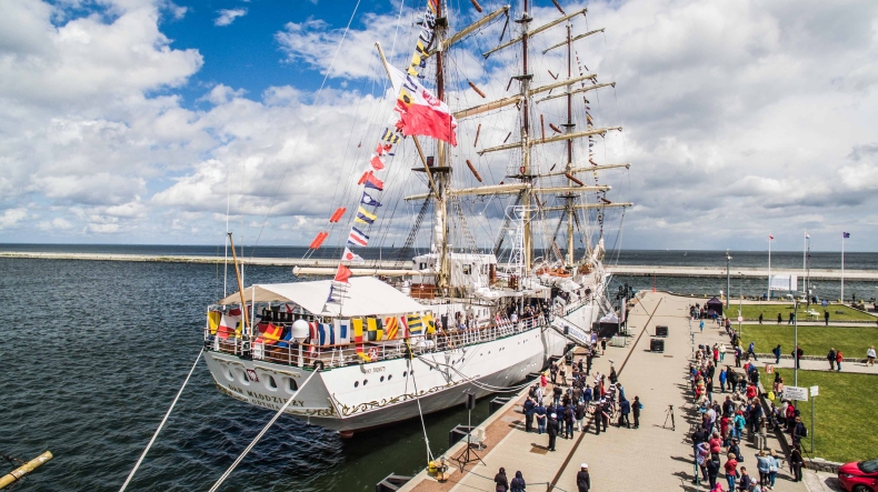 Dar Mlodzieży - 35 lat pod biało-czerwoną banderą - GospodarkaMorska.pl