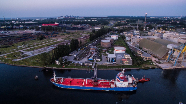 Odbiór około 5 000 t zaolejonych wód ze statku Atlantic - GospodarkaMorska.pl