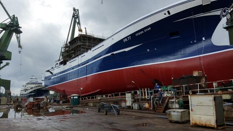 Podwójne wodowanie w Naucie - GospodarkaMorska.pl