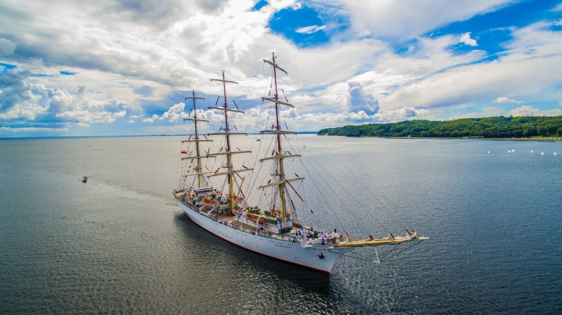 Dar Młodzieży przygotowuje się do 11-miesięcznej podróży dookoła świata - GospodarkaMorska.pl