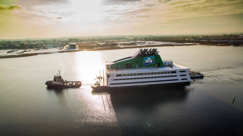 Gdańska stocznia Marine Projects Ltd. przekazała niemieckiemu odbiorcy dużą nadbudówkę na prom RoPax  [foto,wideo] - GospodarkaMorska.pl