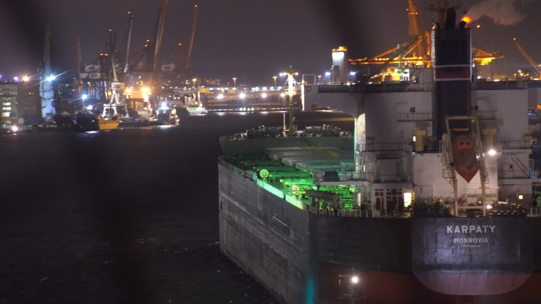 Masowiec Karpaty wpływa do SR Nauta w Gdyni - GospodarkaMorska.pl