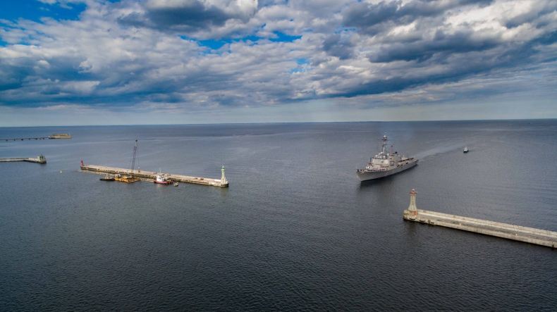 Amerykański niszczyciel USS Farragut w Porcie Gdynia - GospodarkaMorska.pl