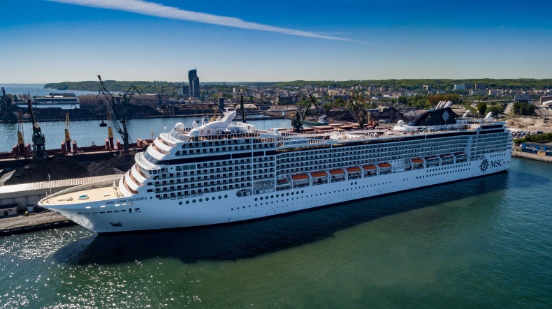 Prawie 300-metrowa MSC Orchestra rozpoczęła sezon wycieczkowy w Porcie Gdynia - GospodarkaMorska.pl