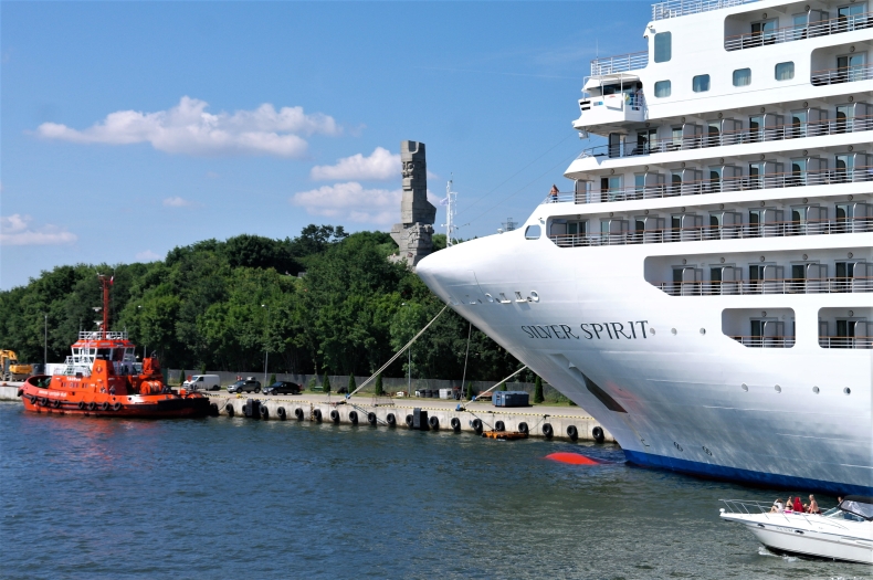 Ponad 200-metrowy Silver Spirit w Porcie Gdańsk - GospodarkaMorska.pl