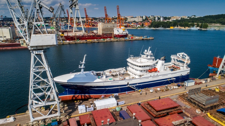 Chrzest trawlera Ocean Star w SR Nauta - GospodarkaMorska.pl