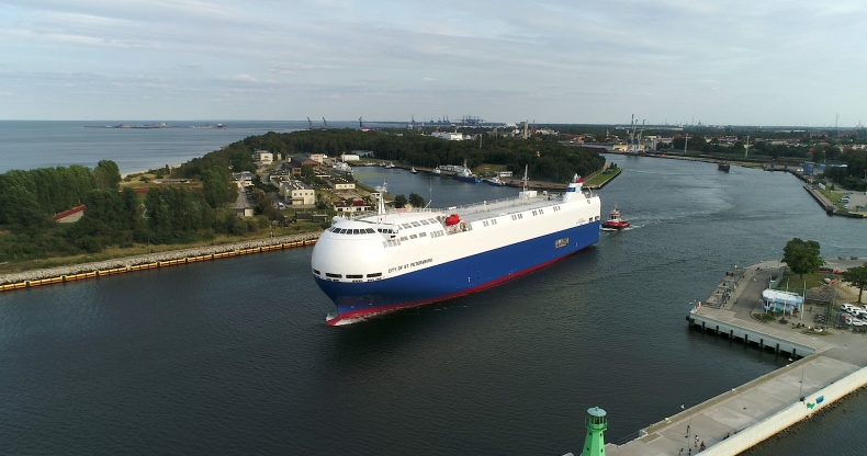 Samochodowiec City of. St. Petersburg wypływa z Gdańska - GospodarkaMorska.pl