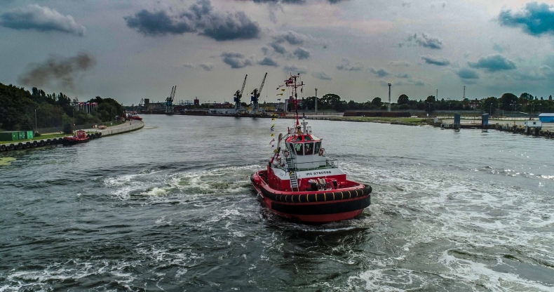 Atlas - nowoczesny holownik w Porcie Gdańsk. Zobacz podniesienie bandery - GospodarkaMorska.pl