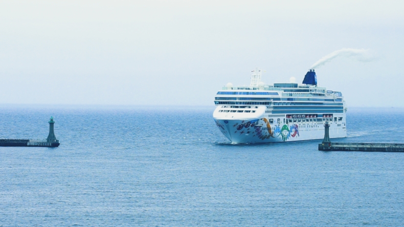Norwegian Pearl w Porcie Gdynia - GospodarkaMorska.pl