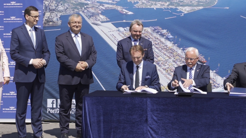 Lepszy dostęp kolejowy do portów w Gdańsku i w Gdyni. Podpisano umowę - GospodarkaMorska.pl