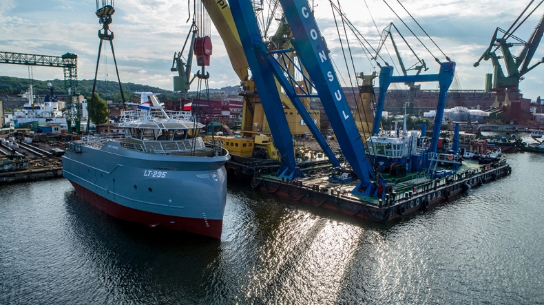 Wodowanie trawlera Jonge Johannes w stoczni Safe w Gdańsku - GospodarkaMorska.pl