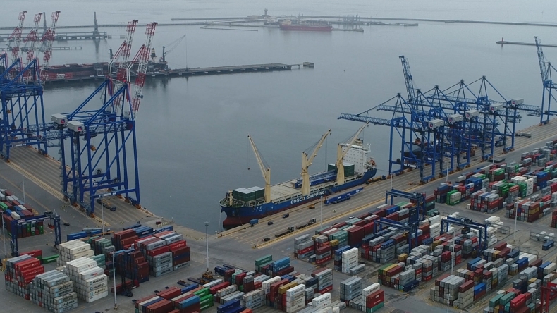 Zobacz rozładunek elementów suwnic RMG dla DCT Gdańsk - GospodarkaMorska.pl