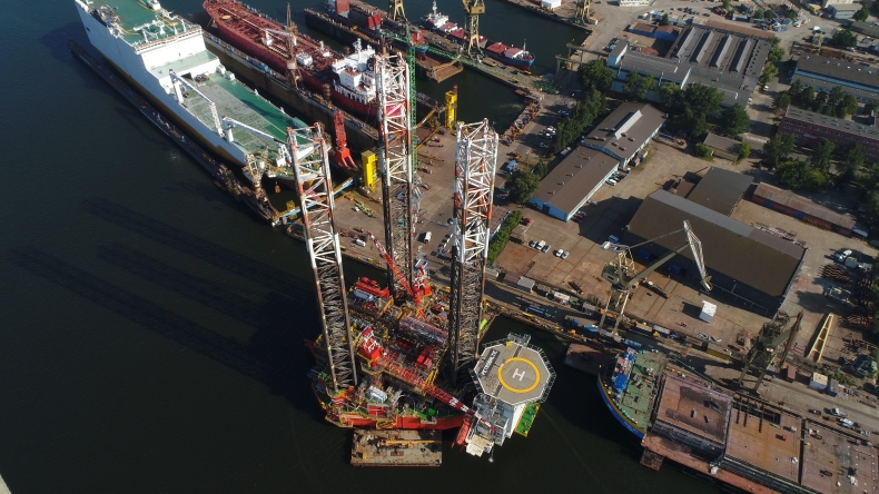 Platforma Petrobaltic Morskim Centrum Produkcyjnym. Wkrótce opuści Gdańsk - GospodarkaMorska.pl