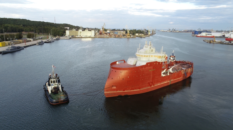 Częściowo wyposażony statek dla morskiej energetyki wiatrowej wypływa z CRIST - GospodarkaMorska.pl