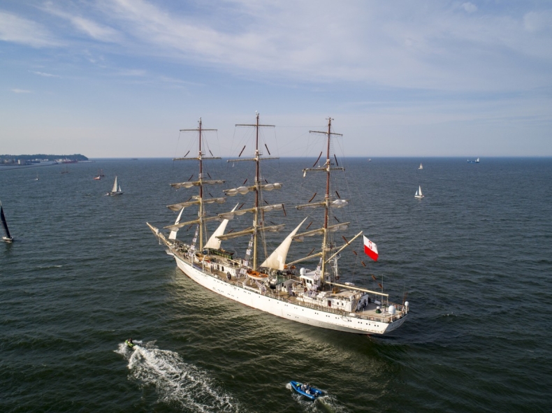 Świętojańska Parada Żeglarska już za nami. Weź udział w konkursie fotograficznym! - GospodarkaMorska.pl