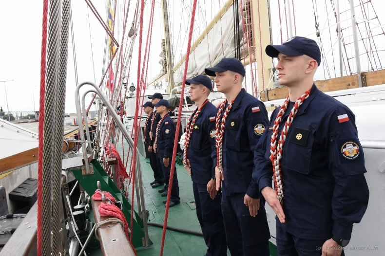 Morskie Lato podchorążych AMW [foto] - GospodarkaMorska.pl