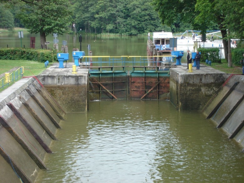 Śluza Guzianka II na Mazurach obsłużyła ponad tysiąc jachtów - GospodarkaMorska.pl