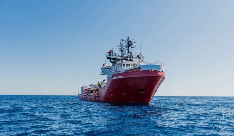 Włochy: sześciu migrantów próbowało popełnić samobójstwo na statku - GospodarkaMorska.pl