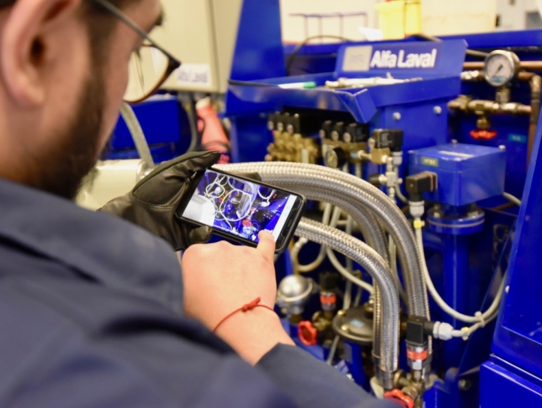 Alfa Laval zwiększa jakość serwisu w terenie dzięki IFS Remote Assistance - GospodarkaMorska.pl