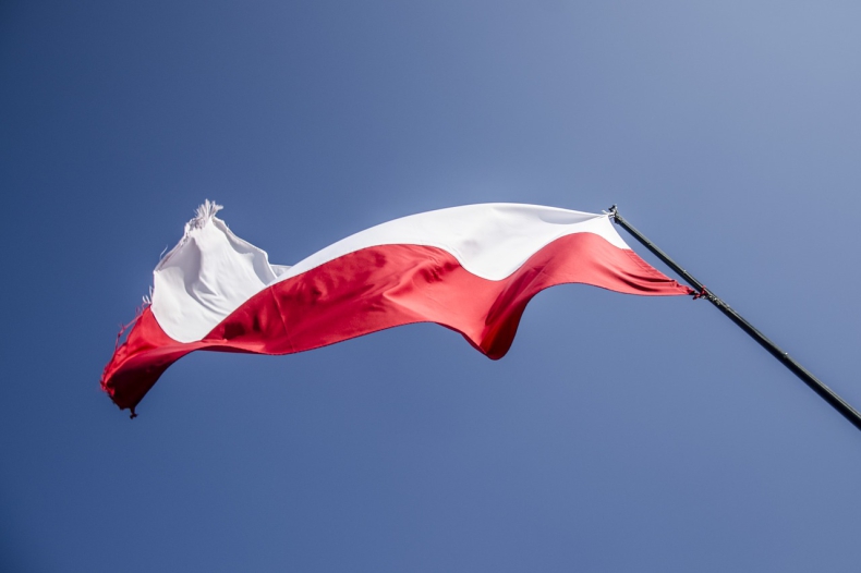 45 proc. Polaków zadowolonych z sytuacji w kraju, 40 proc. ocenia ją źle - CBOS - GospodarkaMorska.pl