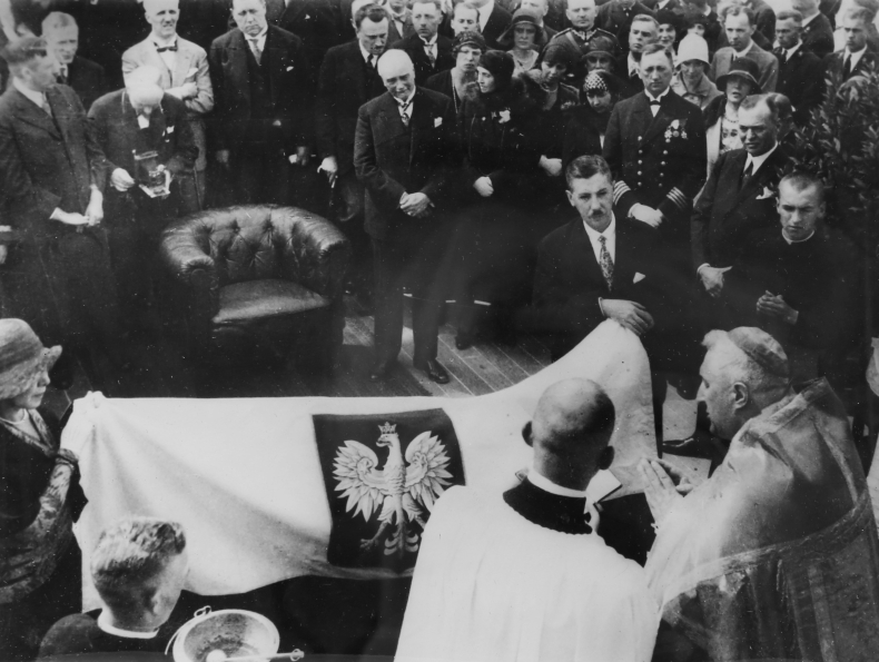 Obchody 90-lecia podniesienia polskiej bandery na Darze Pomorza  - GospodarkaMorska.pl