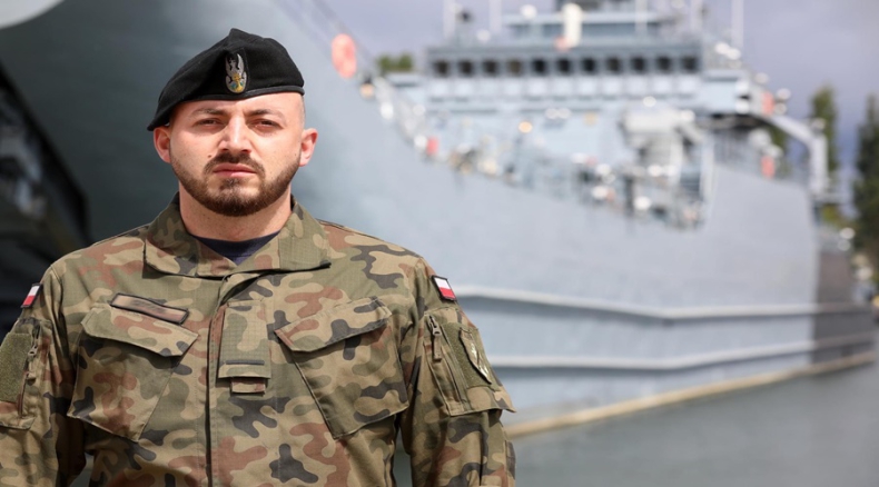 Bohaterska postawa marynarza z 8. Flotylli Obrony Wybrzeża  - GospodarkaMorska.pl