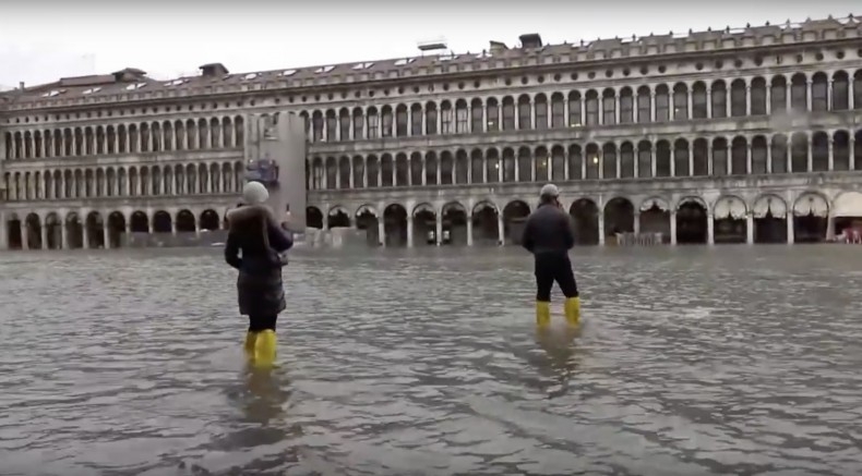 W Wenecji pierwszy pełny test ruchomych zapór przeciwpowodziowych - GospodarkaMorska.pl