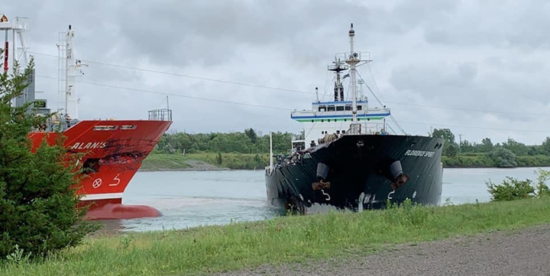 "Czołówka" dwóch statków w Kanale Welland (wideo) - GospodarkaMorska.pl