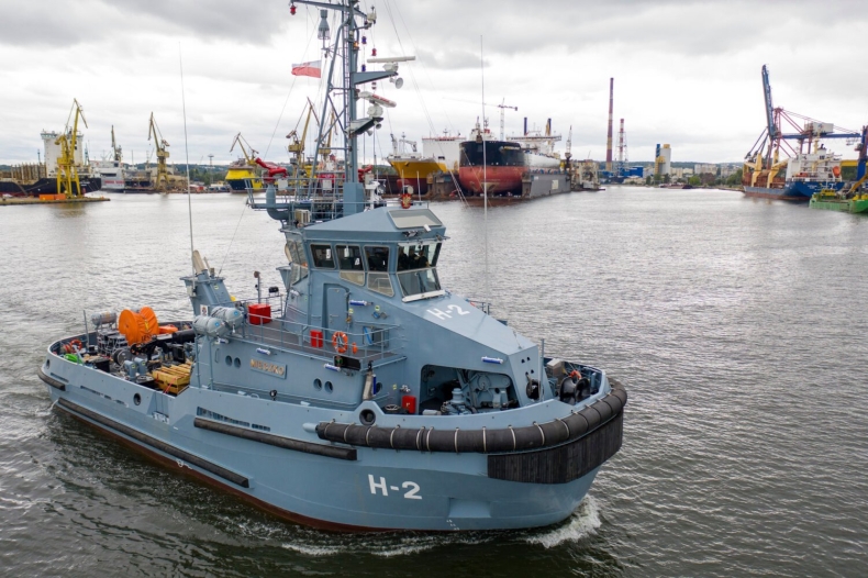 Holownik H-2 Mieszko przekazany Marynarce Wojennej RP - GospodarkaMorska.pl