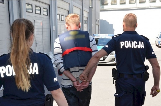 Gdańsk: Pijany uciekał przed policją na skuterze wodnym - GospodarkaMorska.pl