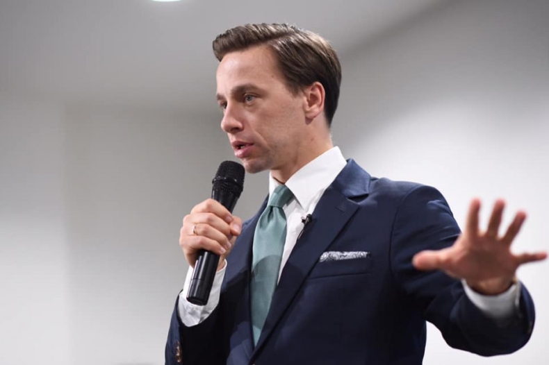 Bosak: w sprawie fuzji PKN Orlen i Lotosu domagam się ujawnienia niezależnej analizy biznesowej - GospodarkaMorska.pl