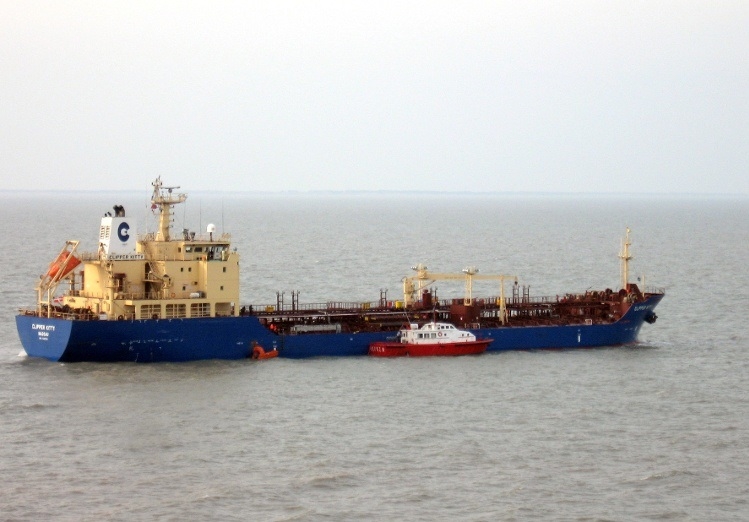 13 marynarzy porwanych przez piratów w Zatoce Gwinejskiej - GospodarkaMorska.pl