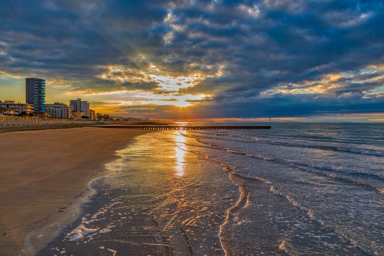 Wtorek: Wszystkie nadmorskie kąpieliska wolne od sinic - GospodarkaMorska.pl